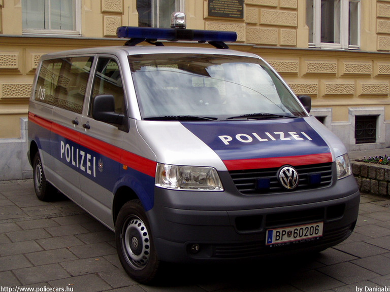 Volkswagen Transporter T5, fotó: Danigabi
Keywords: Ausztria osztrák rendőr rendőrautó rendőrség police policecar Austria