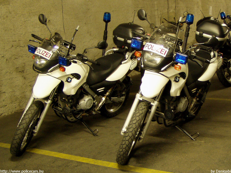 BMW, fotó: Danigabi
Keywords: Ausztria osztrák rendőr rendőrmotor rendőrség police policecar Austria