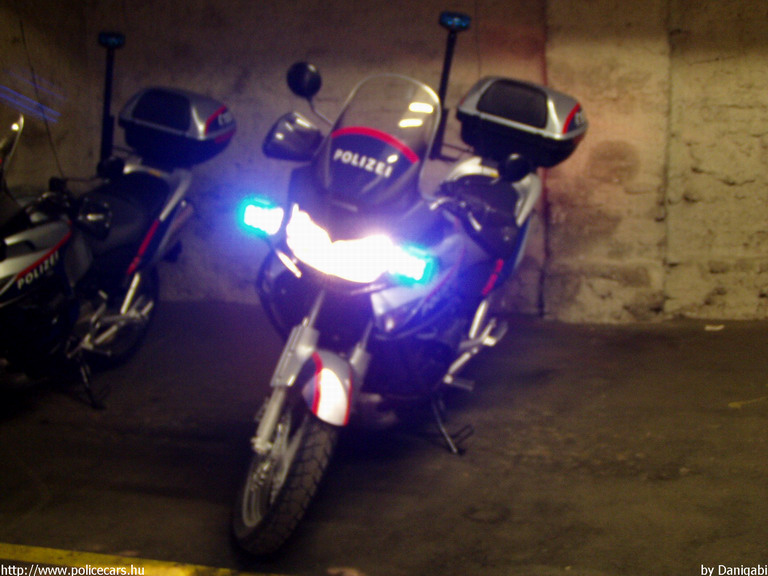 Honda, fotó: Danigabi
Keywords: Ausztria osztrák rendőr rendőrmotor rendőrség police policecar Austria