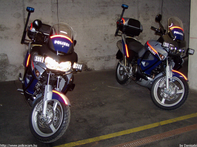 Honda, fotó: Danigabi
Keywords: Ausztria osztrák rendőr rendőrmotor rendőrség police policecar Austria