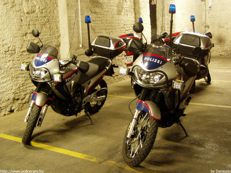 Honda, fotó: Danigabi
Keywords: Ausztria osztrák rendőr rendőrmotor rendőrség police policecar Austria