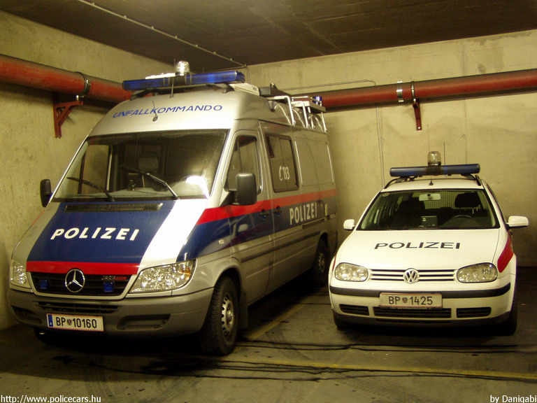 Mercedes Sprinter, Volkswagen Golf IV, fotó: Danigabi
Keywords: Ausztria osztrák rendőr rendőrautó rendőrség police policecar Austria