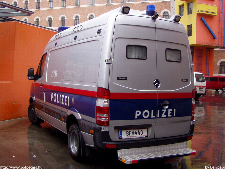 Mercedes Sprinter II, fotó: Danigabi
Keywords: Ausztria osztrák rendőr rendőrautó rendőrség police policecar Austria