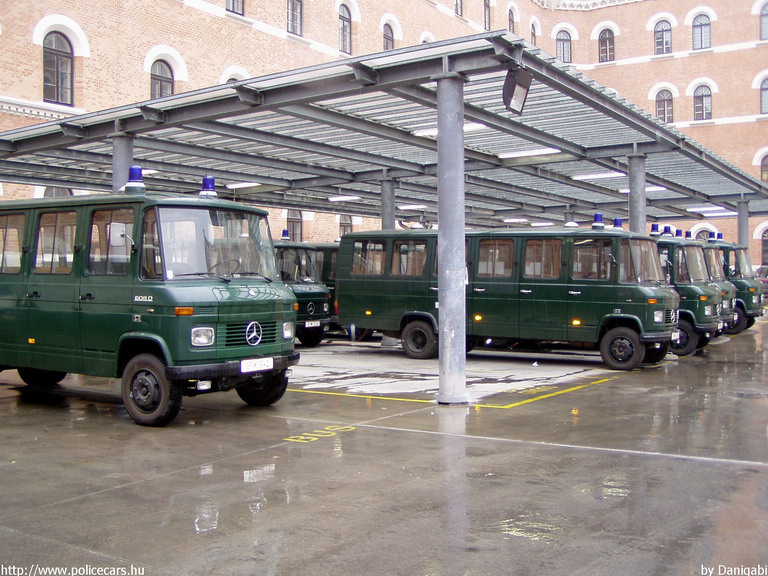 Mercedes 608D, fotó: Danigabi
Keywords: Ausztria osztrák rendőr rendőrautó rendőrség police policecar Austria
