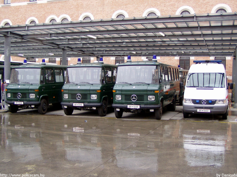 Mercedes 608D, Sprinter, fotó: Danigabi
Keywords: Ausztria osztrák rendőr rendőrautó rendőrség police policecar Austria