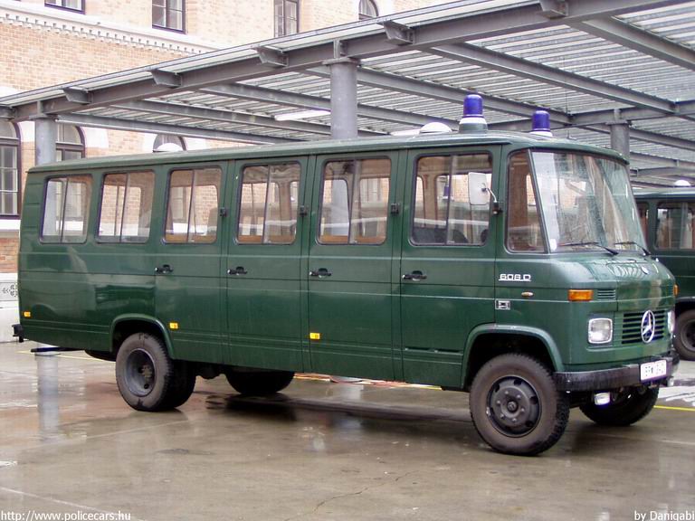 Mercedes 608D, fotó: Danigabi
Keywords: Ausztria osztrák rendőr rendőrautó rendőrség police policecar Austria
