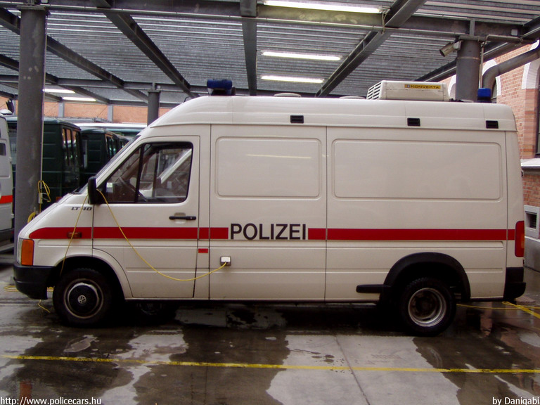 Volkswagen LT, fotó: Danigabi
Keywords: Ausztria osztrák rendőr rendőrautó rendőrség police policecar Austria