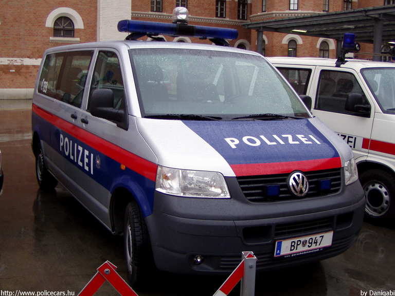 Volkswagen Transporter T5, fotó: Danigabi
Keywords: Ausztria osztrák rendőr rendőrautó rendőrség police policecar Austria