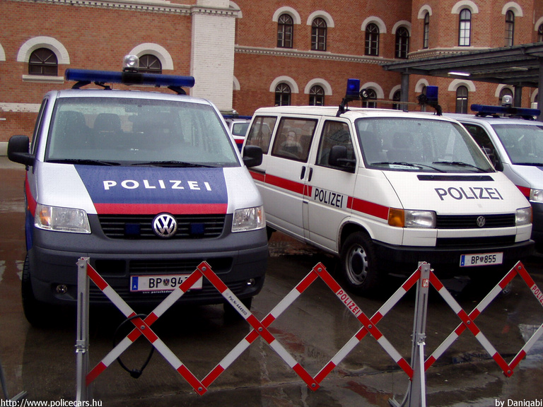 Volkswagen Transporter T5, T4, fotó: Danigabi
Keywords: Ausztria osztrák rendőr rendőrautó rendőrség police policecar Austria