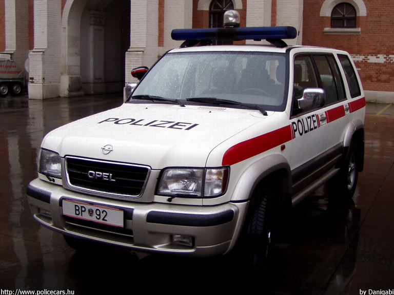 Opel Monterey, fotó: Danigabi
Keywords: Ausztria osztrák rendőr rendőrautó rendőrség police policecar Austria