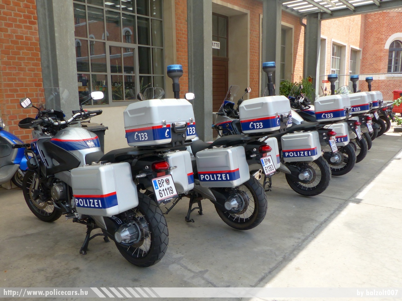 fotó: balzolt007
Keywords: osztrák Ausztria rendőr rendőrmotor rendőrség police policebike Austria austrian