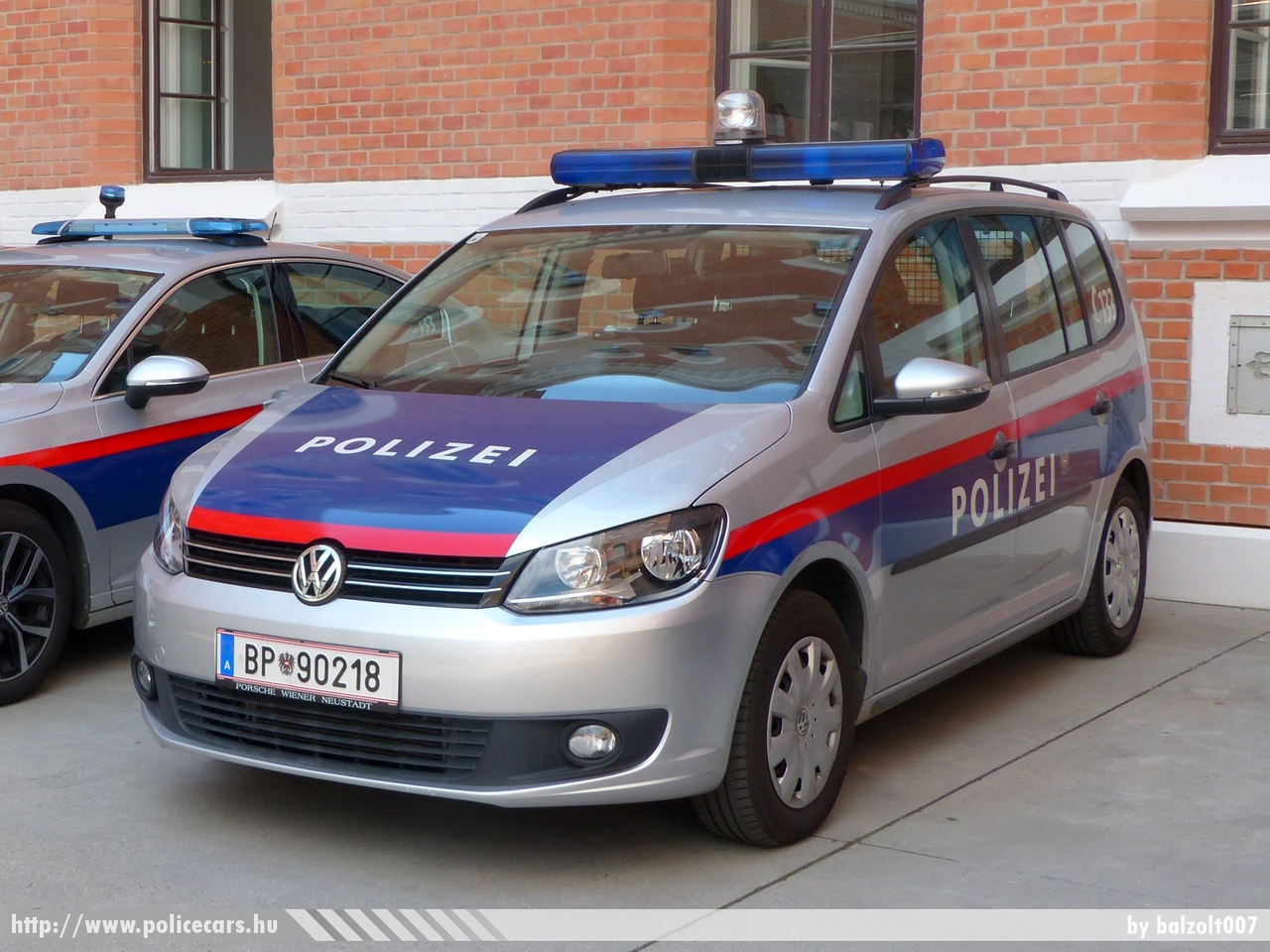 Volkswagen Touran, fotó: balzolt007
Keywords: osztrák Ausztria rendőr rendőrautó rendőrség police policecar Austria austrian
