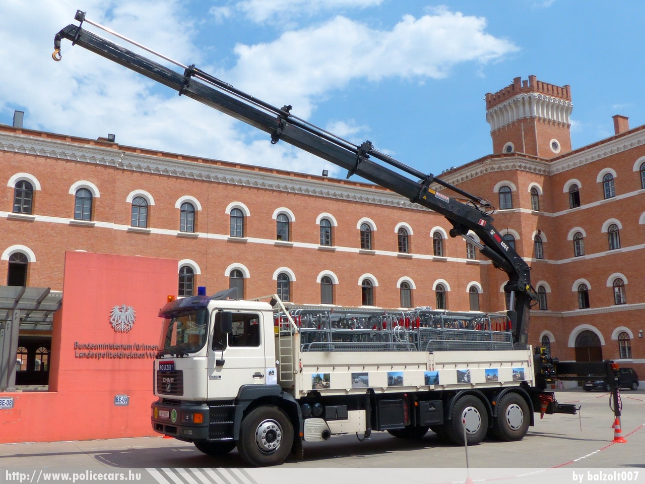 ÖAF 33.36, fotó: balzolt007
Keywords: osztrák Ausztria rendőr rendőrautó rendőrség police policecar Austria austrian