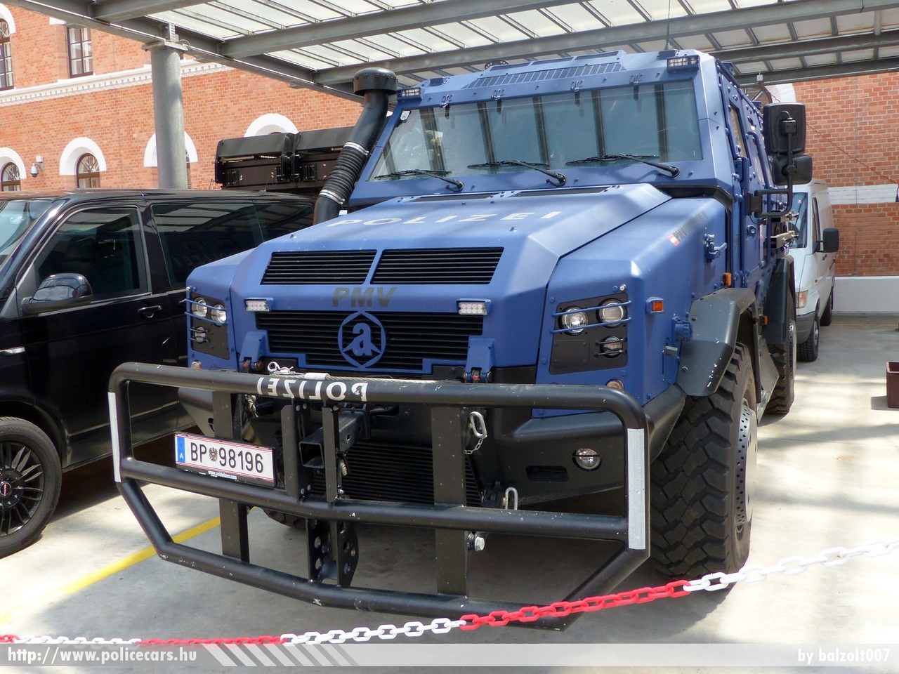 RMMV Survivor R, fotó: balzolt007
Keywords: osztrák Ausztria rendőr rendőrautó rendőrség police policecar Austria austrian