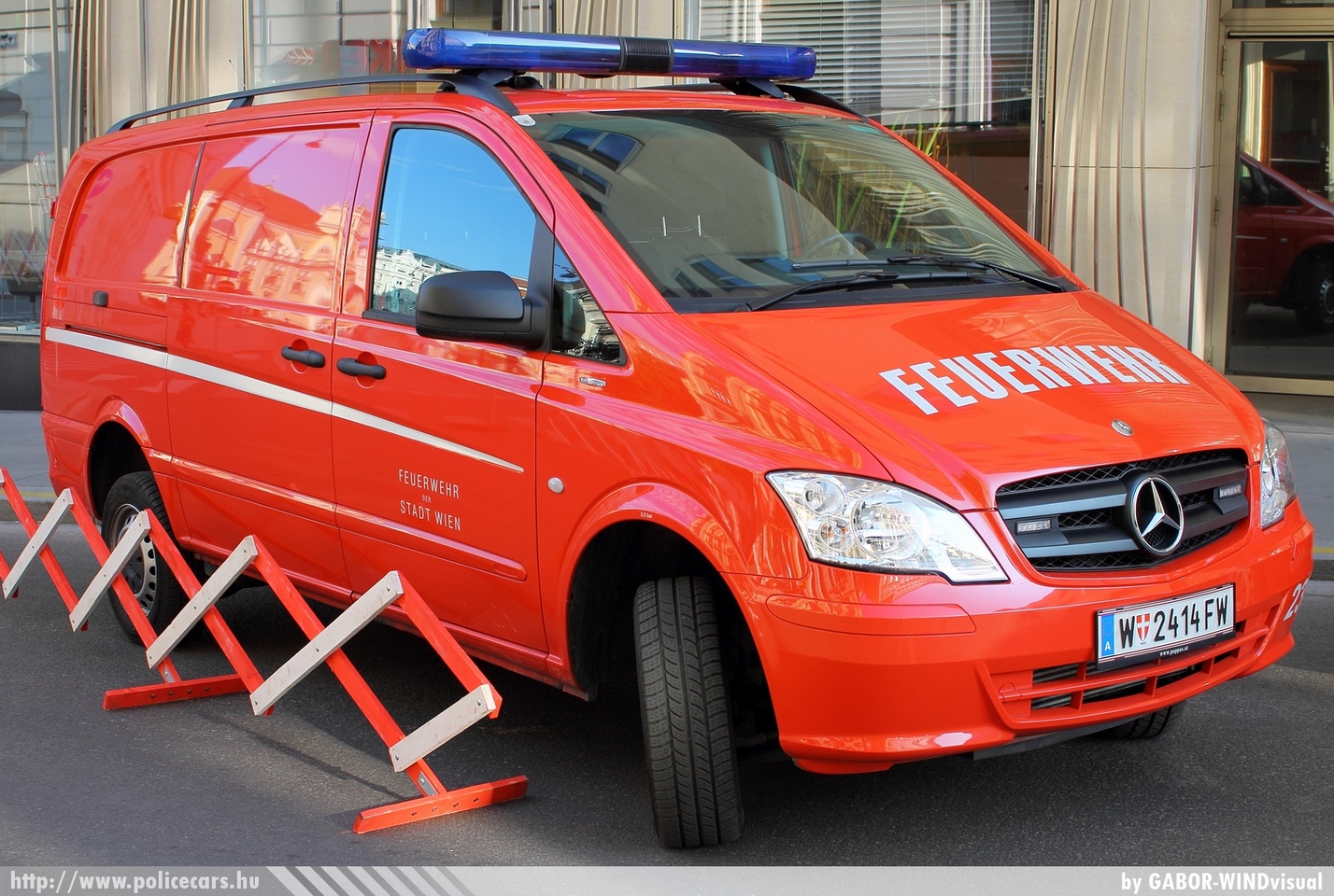 Mercedes Vito, Bécs, fotó: GABOR-WINDvisual
Keywords: osztrák Ausztria tûzoltó tûzoltóautó tûzoltóság fire firetruck Austria