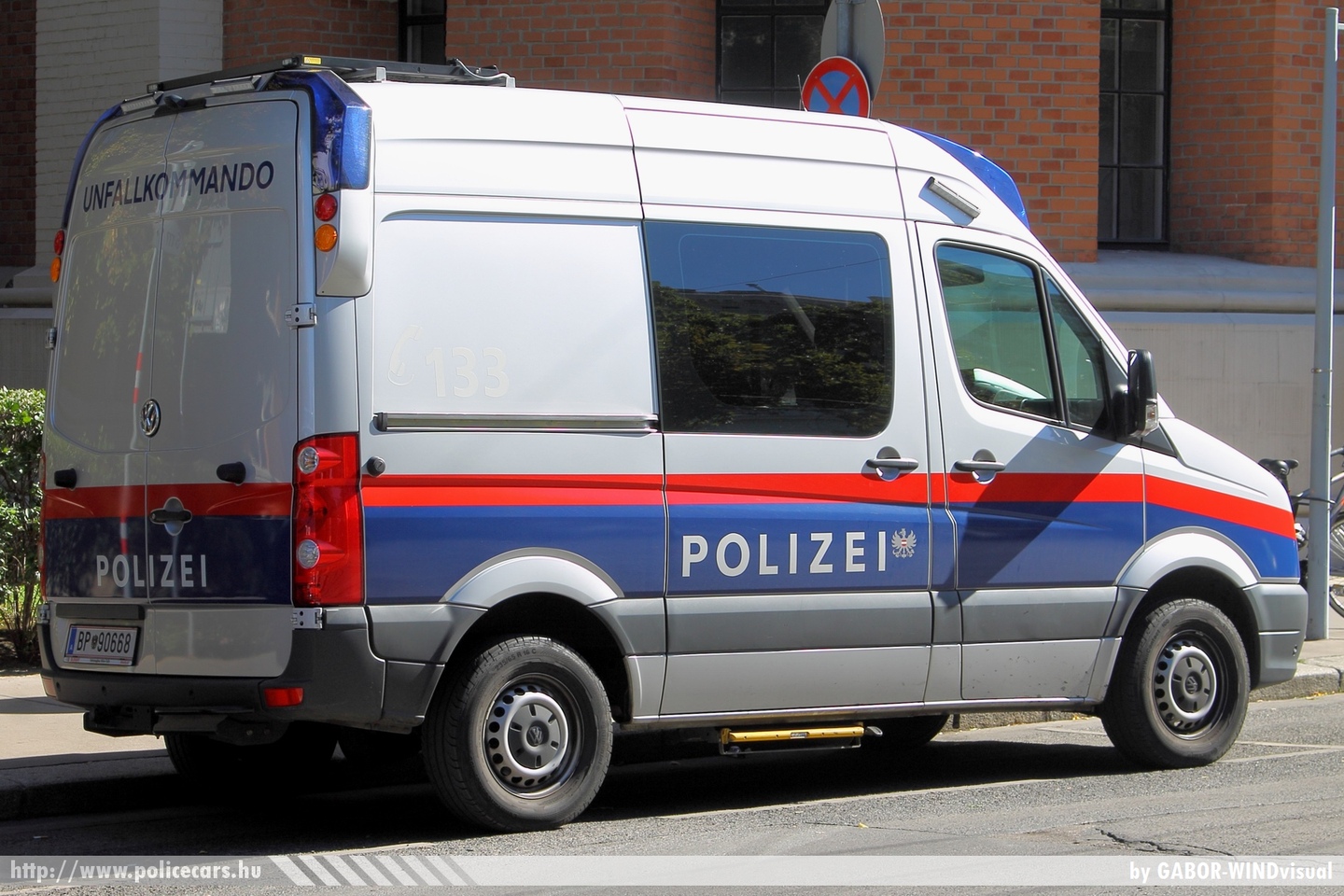Volkswagen Crafter, fotó: GABOR-WINDvisual
Keywords: osztrák Ausztria rendőr rendőrautó rendőrség police policecar Austria austrian