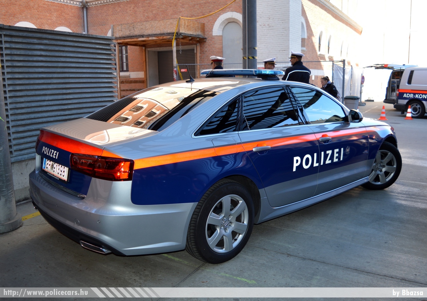 Audi A6, fotó: Bbazsa
Keywords: osztrák Ausztria rendőr rendőrautó rendőrség police policecar Austria austrian