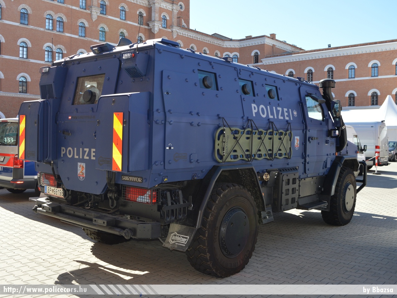RMMV Survivor R, fotó: Bbazsa
Keywords: osztrák Ausztria rendőr rendőrautó rendőrség police policecar Austria austrian