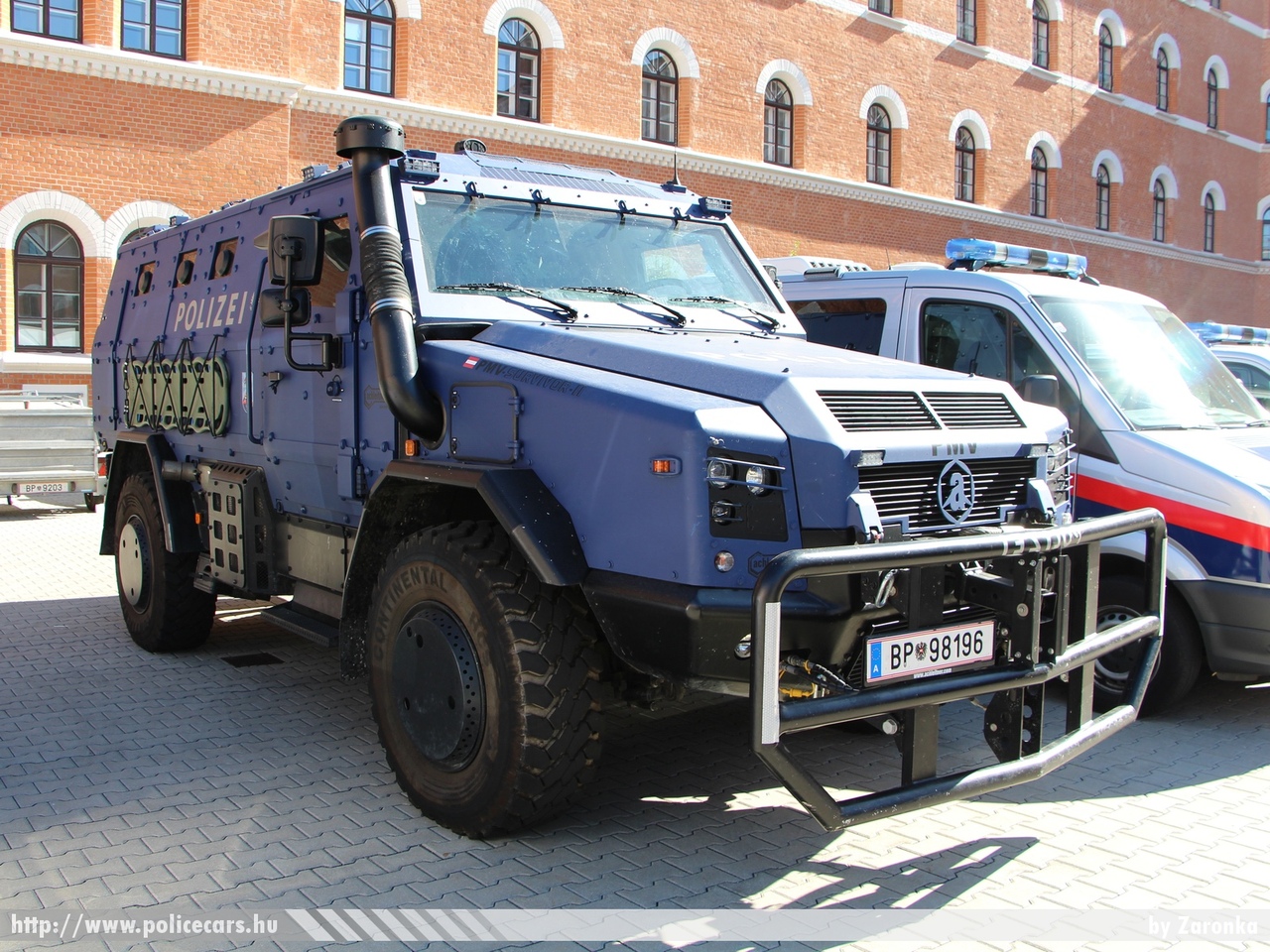 RMMV Survivor R, fotó: Zaronka
Keywords: osztrák Ausztria rendőr rendőrautó rendőrség police policecar Austria austrian