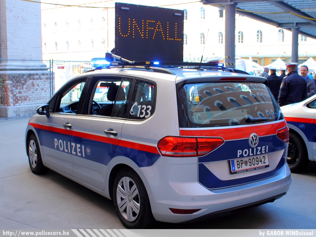 Volkswagen Touran, fotó: GABOR-WINDvisual
Keywords: osztrák Ausztria rendőr rendőrautó rendőrség police policecar Austria austrian