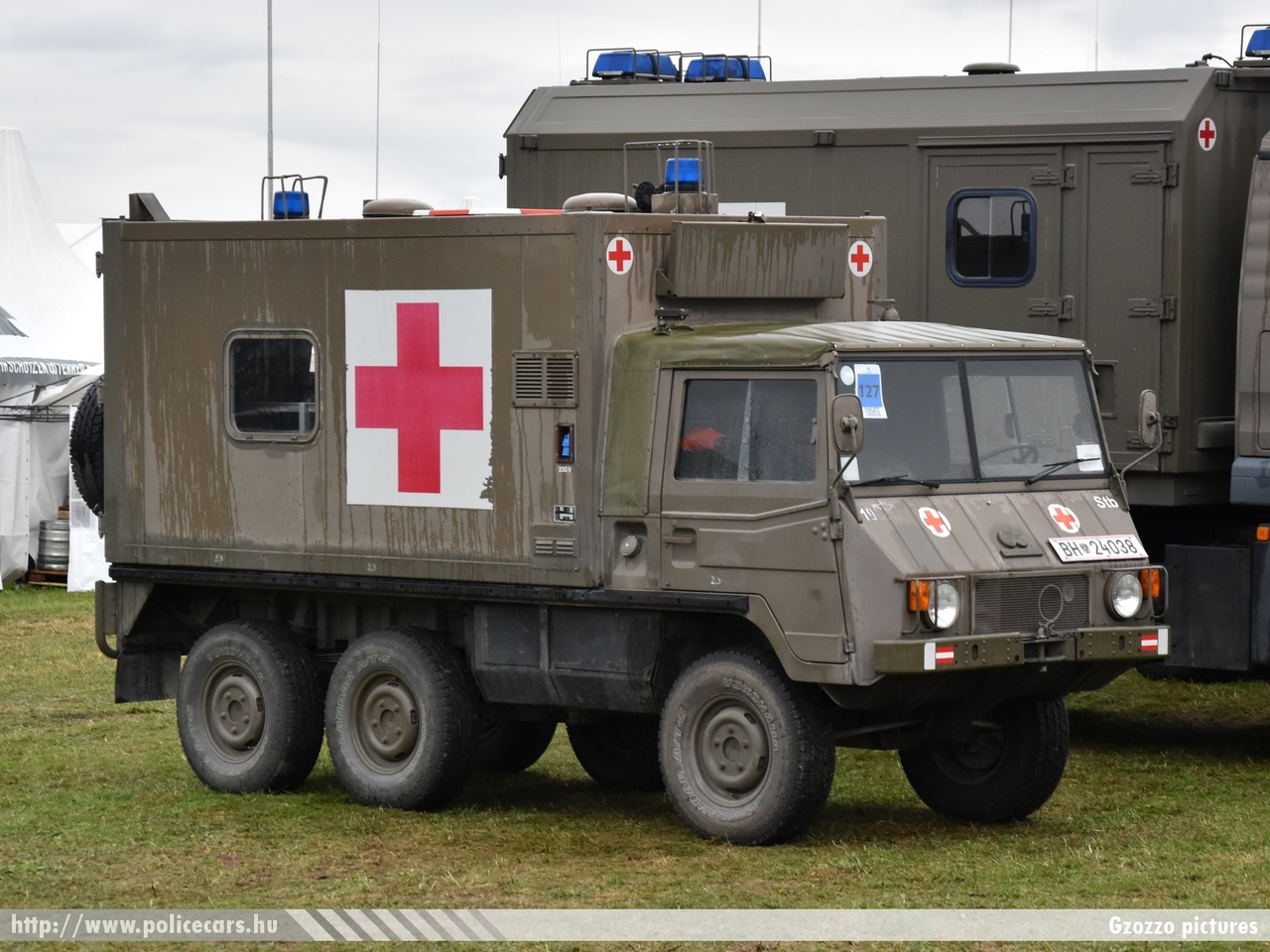 Pinzgauer, fotó: Gzozzo pictures
Keywords: osztrák Ausztria Austria austrian mentő mentőautó ambulance katonai military