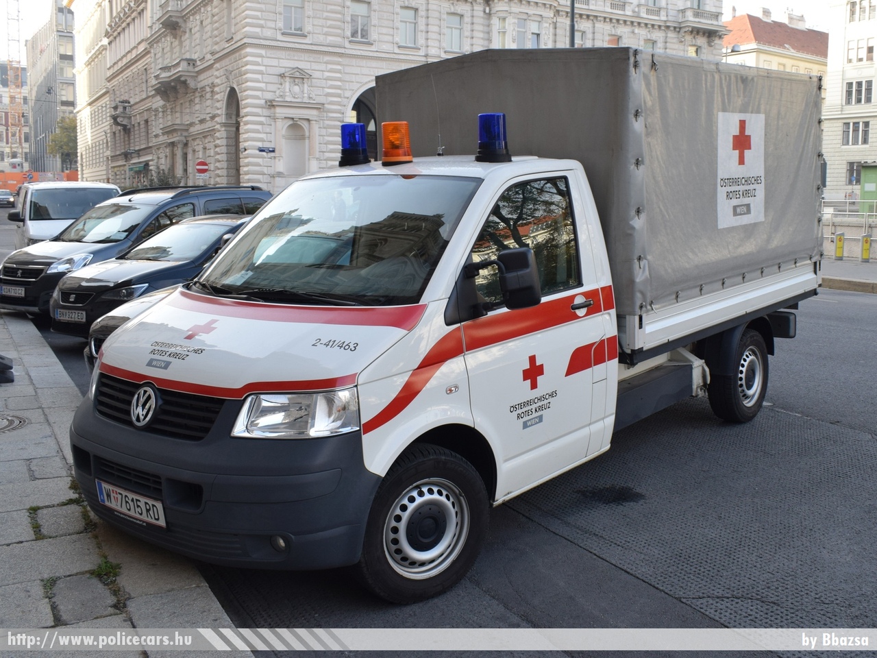 Volkswagen Transporter T5, fotó: Bbazsa
Keywords: osztrák Ausztria mentő mentőautó ambulance austrian Austria