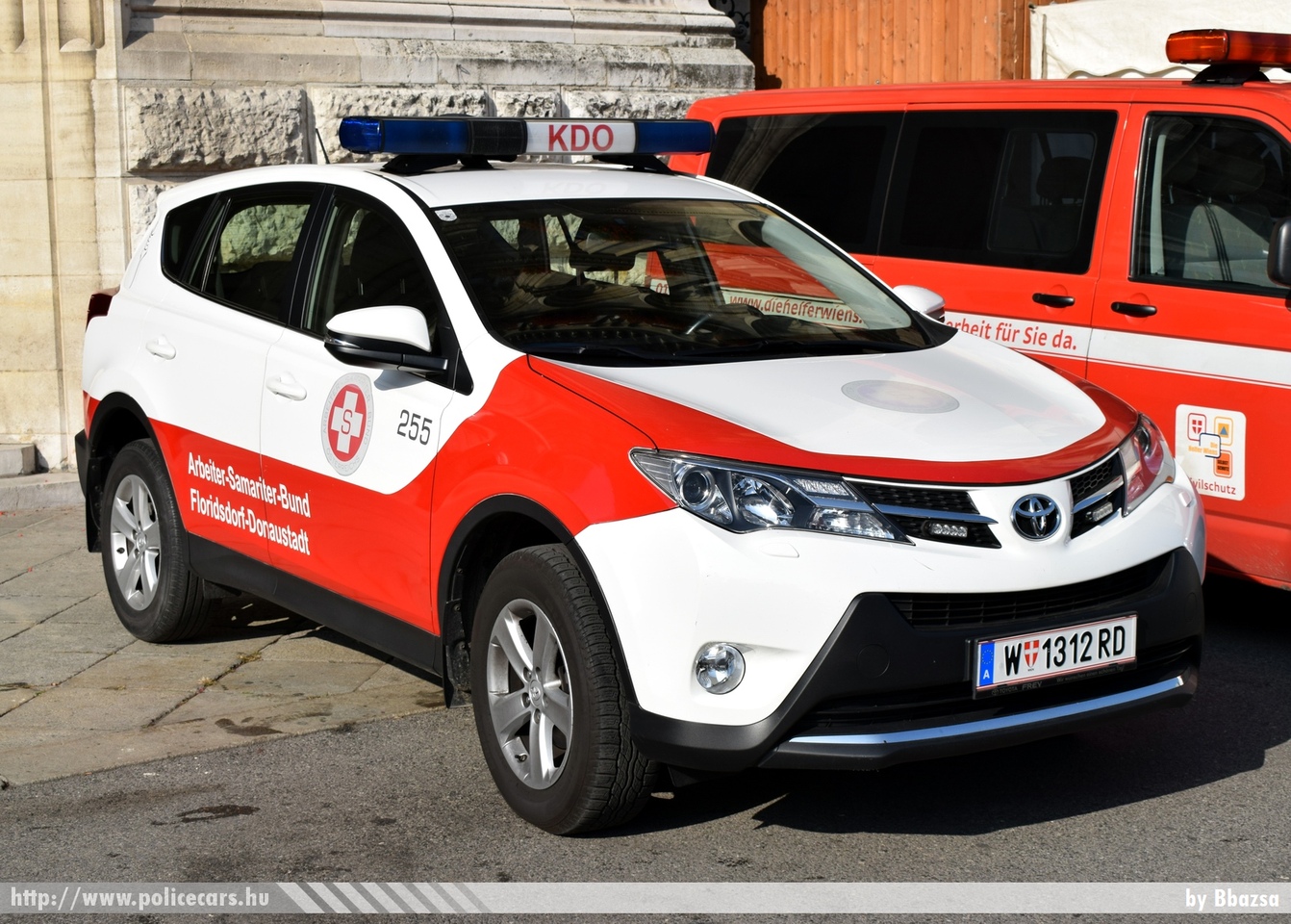 Toyota RAV4, fotó: Bbazsa
Keywords: osztrák Ausztria mentő mentőautó ambulance austrian Austria
