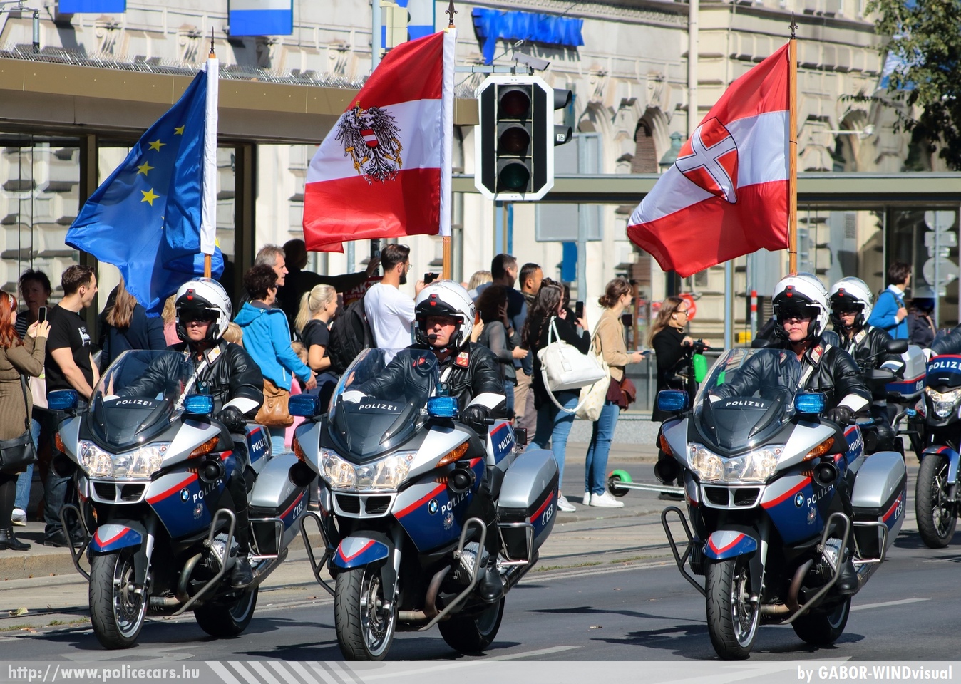 Honda, BMW, fotó: GABOR-WINDvisual
Keywords: osztrák Ausztria rendőr rendőrmotor rendőrség police policebike Austria austrian