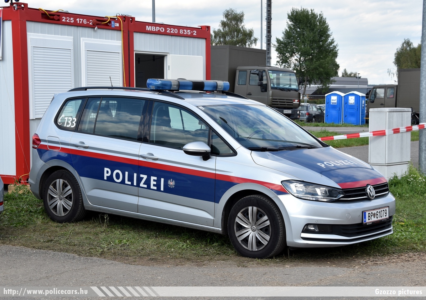 Volkswagen Touran, fotó: Gzozzo pictures
Keywords: osztrák Ausztria rendőr rendőrautó rendőrség police policecar Austria austrian