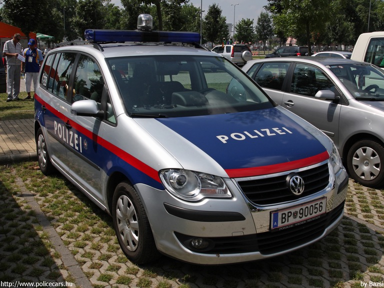 Volkswagen Touran, fotó: Bazsi
Keywords: Ausztria osztrák rendőr rendőrautó rendőrség police policecar Austria