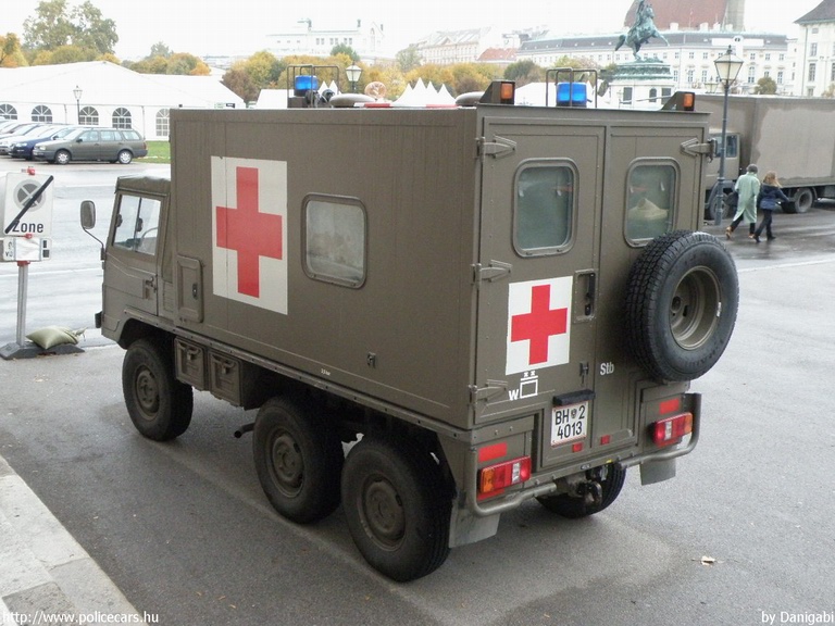 Steyr-Puch Pinzgauer, fotó: Danigabi
Keywords: Ausztria osztrák mentő mentőautó katonai
