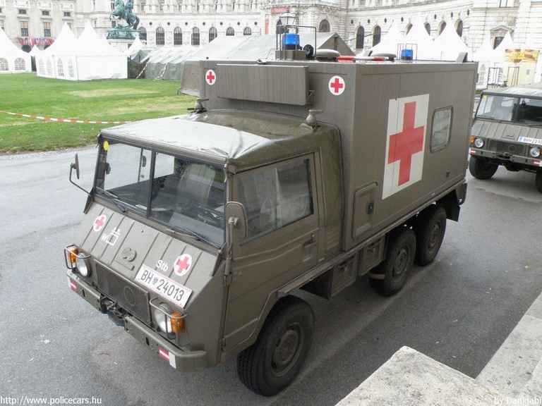 Steyr-Puch Pinzgauer, fotó: Danigabi
Keywords: Ausztria osztrák mentő mentőautó katonai