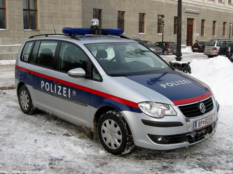 Volkswagen Touran, fotó: Dexter
Keywords: osztrák Ausztria rendőr rendőrautó rendőrség police policecar Austria
