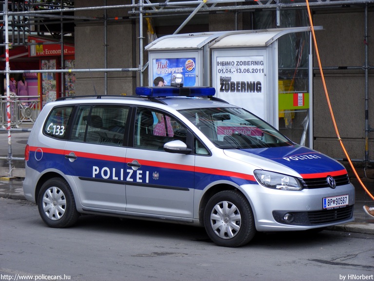 Volkswagen Touran, fotó: HNorbert
Keywords: osztrák Ausztria rendőr rendőrautó rendőrség police policecar Austria