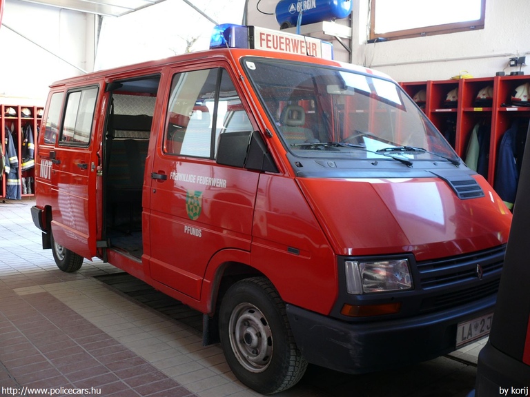 Renault Trafic Kombi II, Pfunds, fotó: korij
Keywords: osztrák Ausztria tûzoltó tûzoltóautó tûzoltóság LA2JRJ