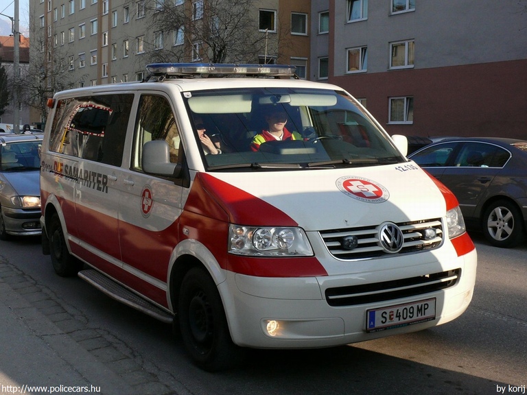 Volkswagen Transporter T5, fotó: korij
Keywords: osztrák Ausztria mentő mentőautó S409MP