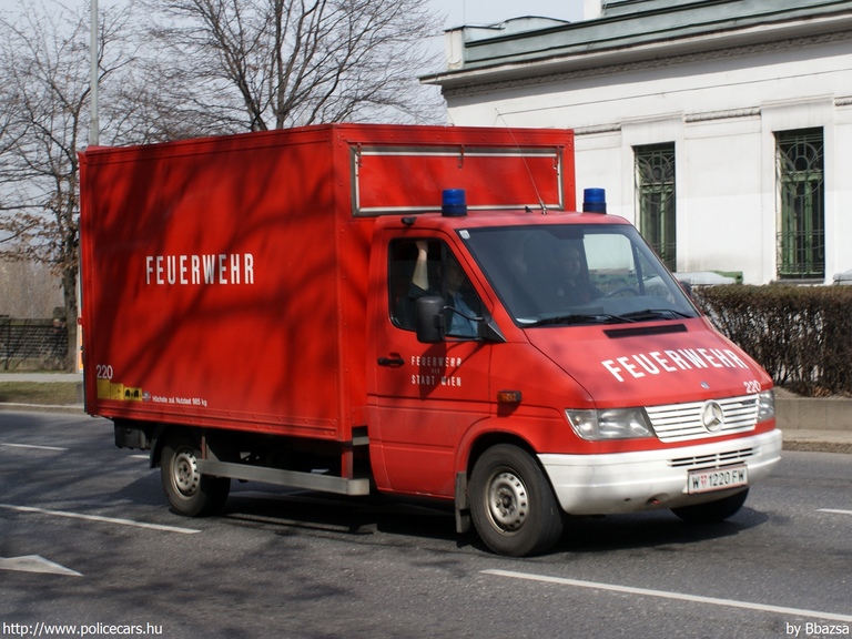 Mercedes-Benz Sprinter 312D, fotó: Bbazsa
Keywords: tûzoltó tûzoltóautó tûzoltóság osztrák Ausztria W1220FW
