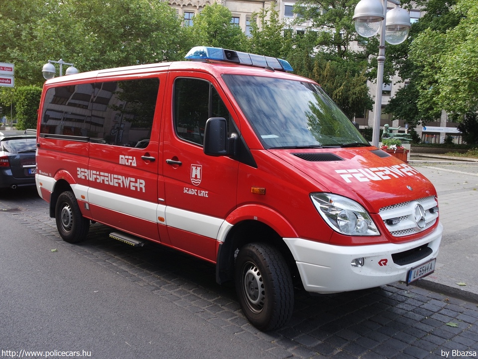 Mercedes-Benz Sprinter II, fotó: Bbazsa
Keywords: Ausztria osztrák tûzoltó tûzoltóautó tûzoltóság fire firetruck austrian Austria