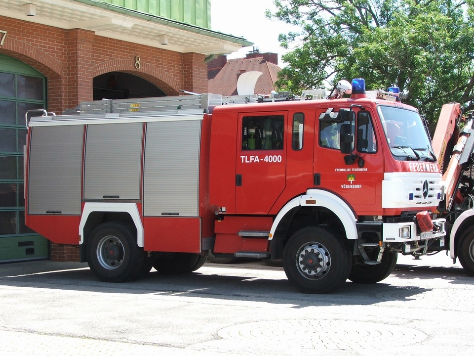 Mercedes, fotó: GABOR-WINDvisual
Keywords: Ausztria osztrák tûzoltó tûzoltóautó tûzoltóság fire firetruck austrian Austria
