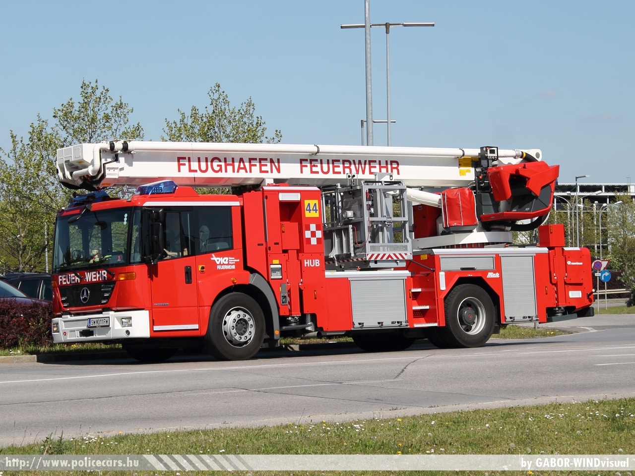 Mercedes Econic, Vienna International Airport, fotó: GABOR-WINDvisual
Keywords: reptér Ausztria osztrák tûzoltó tûzoltóautó tûzoltóság fire firetruck austrian Austria