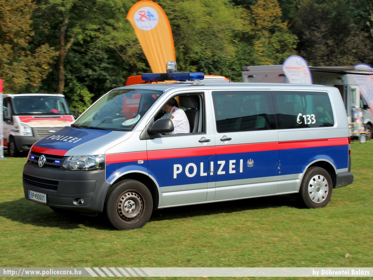 Volkswagen Transporter T5, fotó: Döbrentei Balázs
Keywords: osztrák Ausztria rendőr rendőrautó rendőrség police policecar Austria austrian