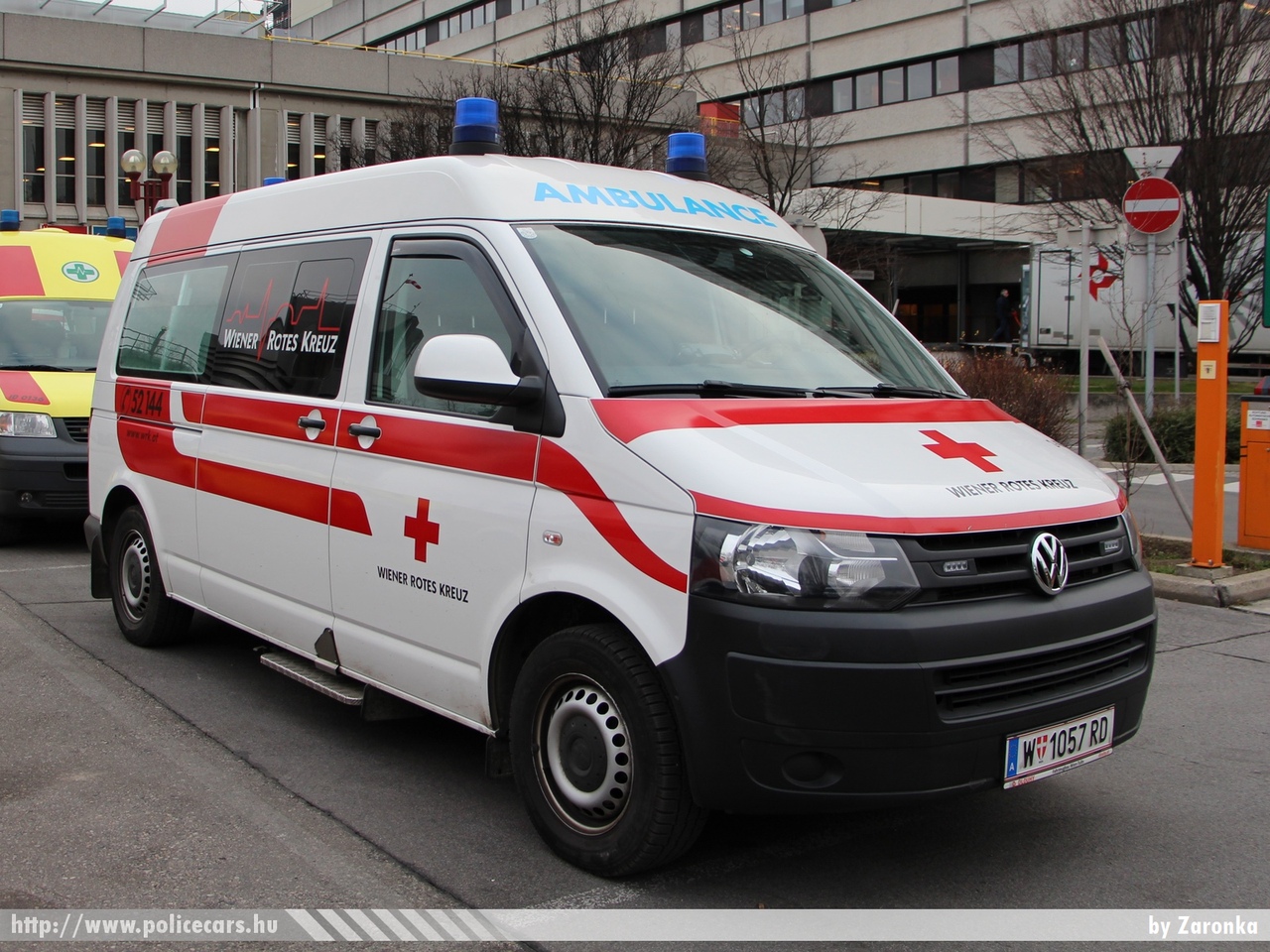 Volkswagen Transporter T5, Wiener Rotes Kreuz, fotó: Zaronka
Keywords: osztrák Ausztria mentő mentőautó ambulance Austria austrian