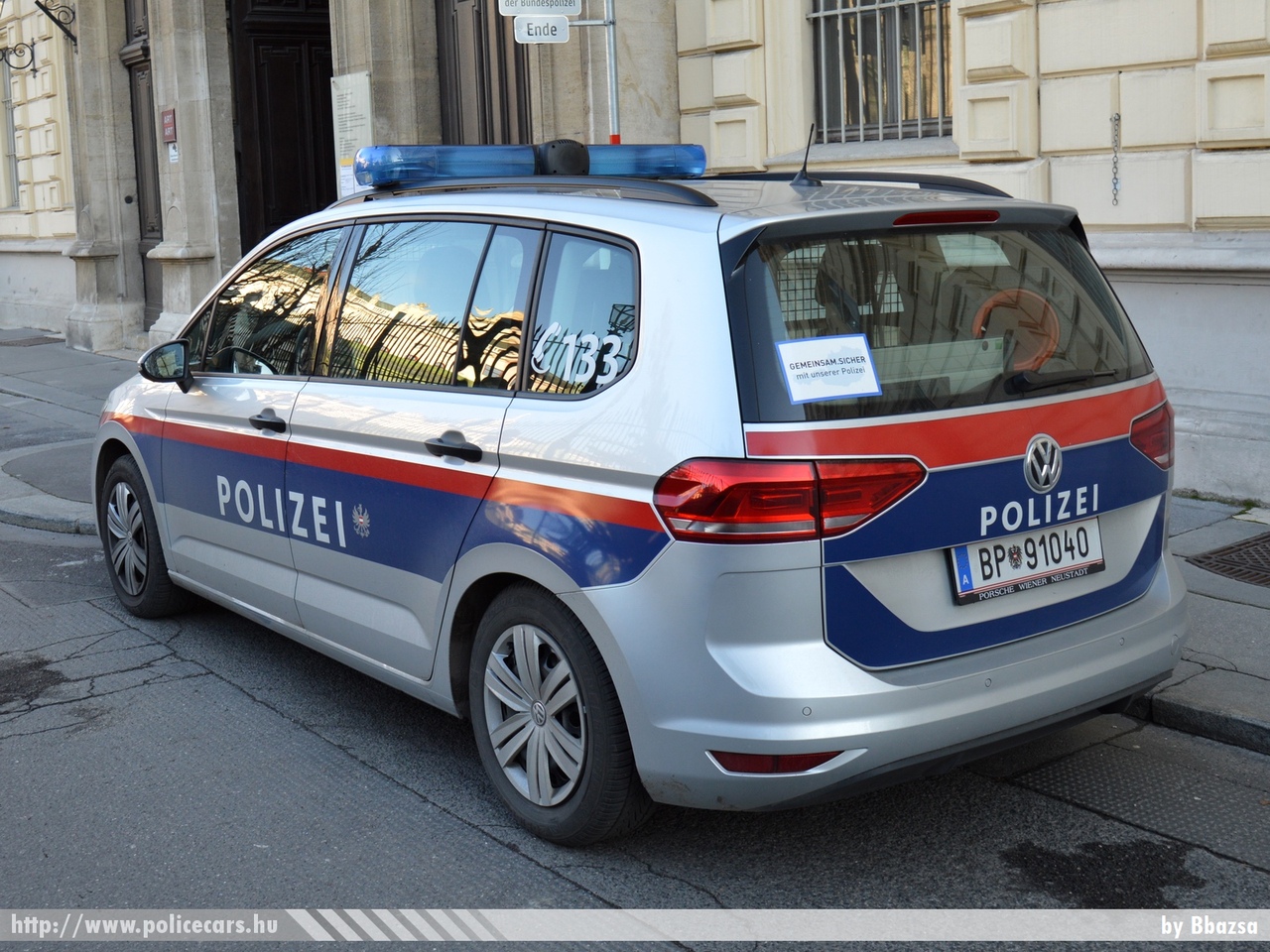 Volkswagen Touran, fotó: Bbazsa
Keywords: osztrák Ausztria rendőr rendőrautó rendőrség police policecar Austria austrian