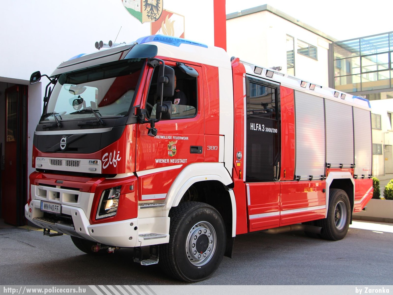 Volvo FMX380 Rosenbauer AT 3, Wiener Neustadt, fotó: Zaronka 
Keywords: Ausztria osztrák tûzoltó tûzoltóautó tûzoltóság 