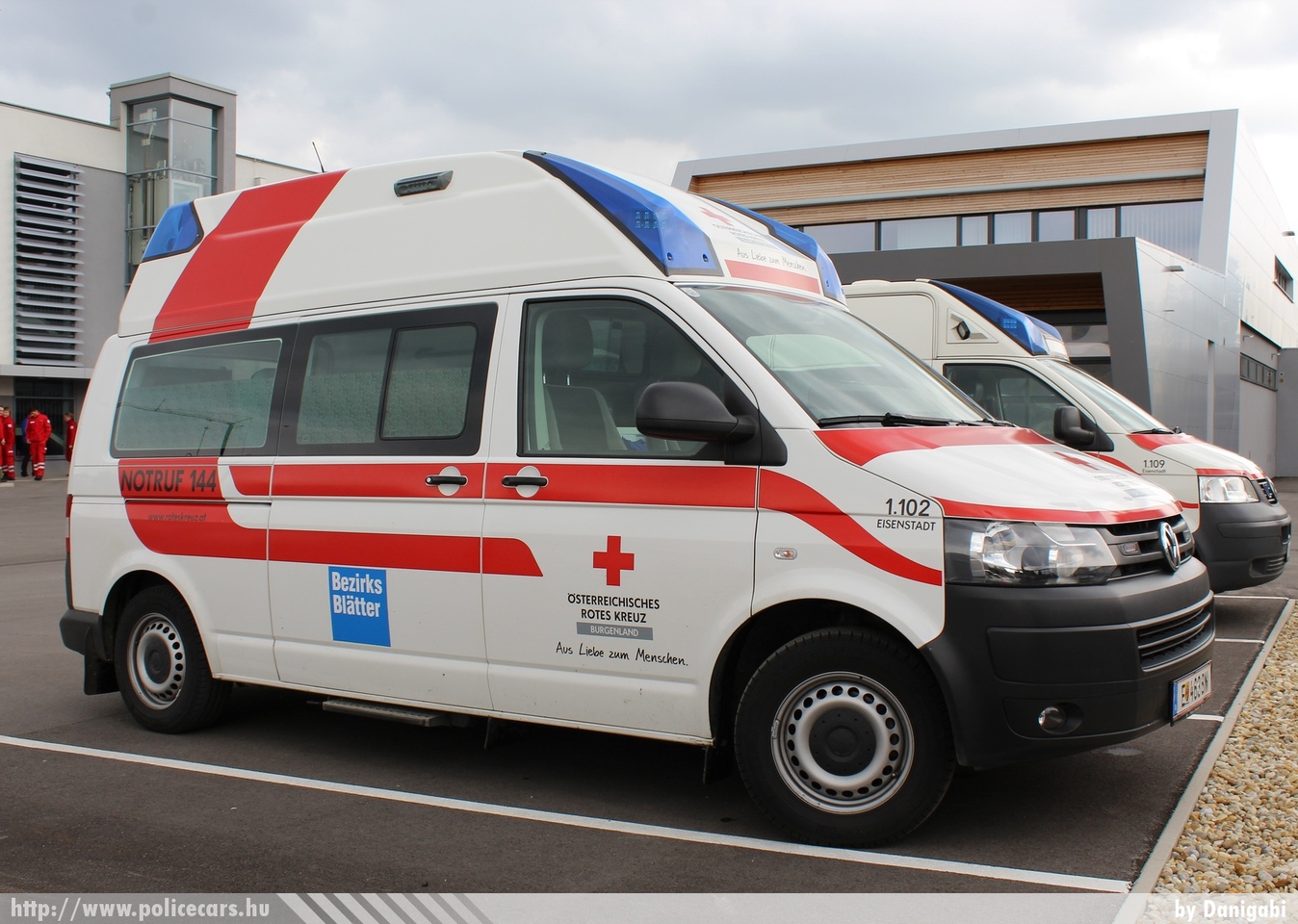 Volkswagen Transporter T5 facelift, Österreichisches Rotes Kreuz, fotó: Danigabi
Keywords: osztrák Ausztria mentő mentőautó ambulance austrian Austria
