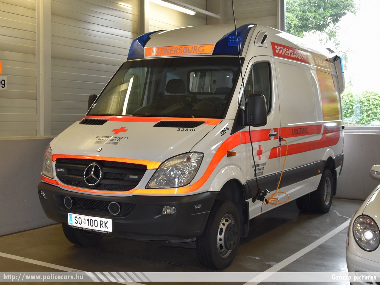 Mercedes - Benz Sprinter 4x4, Österreichisches Rotes Kreuz, fotó: Gzozzo pictures
Keywords: osztrák Ausztria mentő mentőautó ambulance austrian Austria