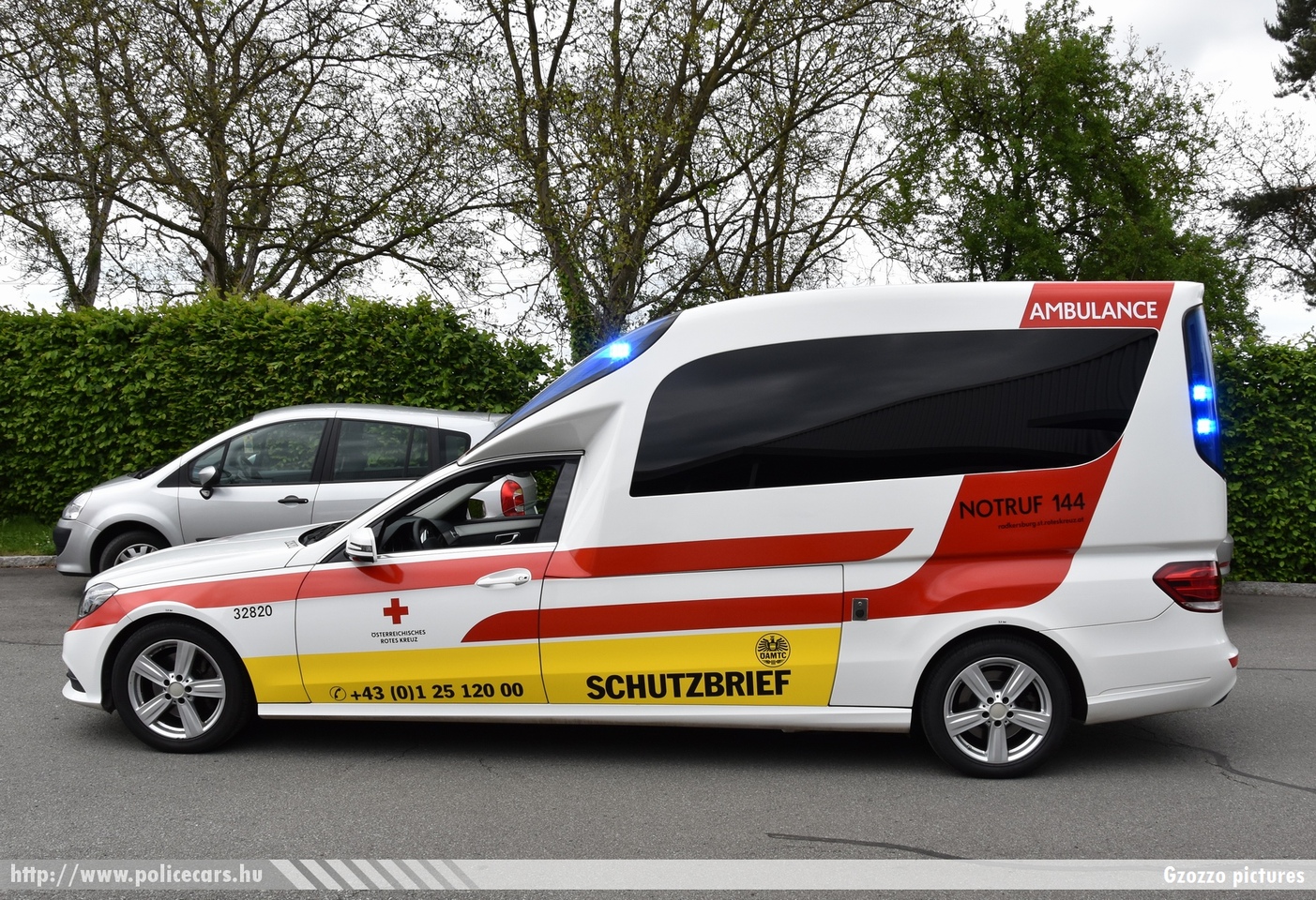 Mercedes - Benz E, Österreichisches Rotes Kreuz, Radkersburg, fotó: Gzozzo pictures
Keywords: osztrák Ausztria mentő mentőautó ambulance austrian Austria