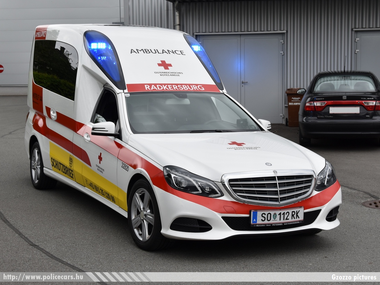 Mercedes - Benz E, Österreichisches Rotes Kreuz, Radkersburg, fotó: Gzozzo pictures
Keywords: osztrák Ausztria mentő mentőautó ambulance austrian Austria