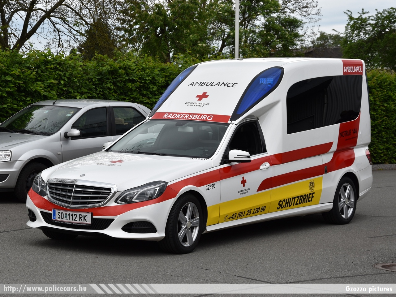 Mercedes - Benz E, Österreichisches Rotes Kreuz, Radkersburg, fotó: Gzozzo pictures
Keywords: osztrák Ausztria mentő mentőautó ambulance austrian Austria