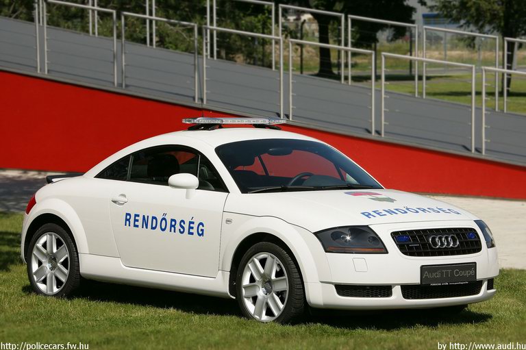Audi TT, fotó: www.audi.hu
Keywords: rendőrautó rendőrség rendőr magyar Magyarország RB40-46 police policecar Hungary hungarian